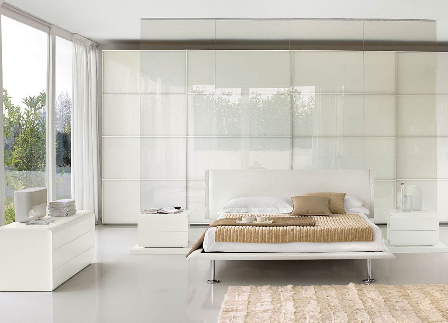 White bedroom design idea