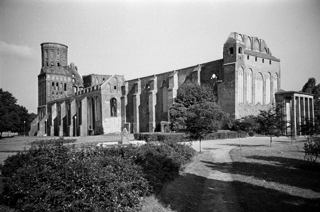 Königsberg_cathedral,_summer_of_1988