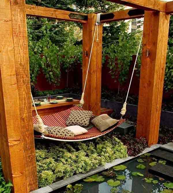 35 Swings You Should Definitely Try Once in Your Lifetime-homesthetics pond hammock