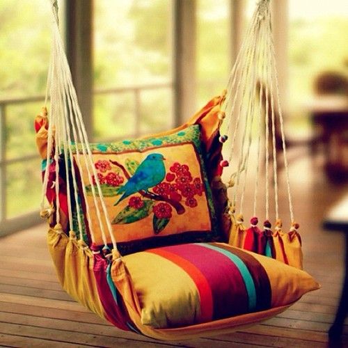 35 Swings You Should Definitely Try Once in Your Lifetime-homesthetics colored pillow swing