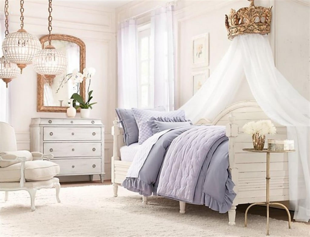 18. White is also perfect for a princess bedroom