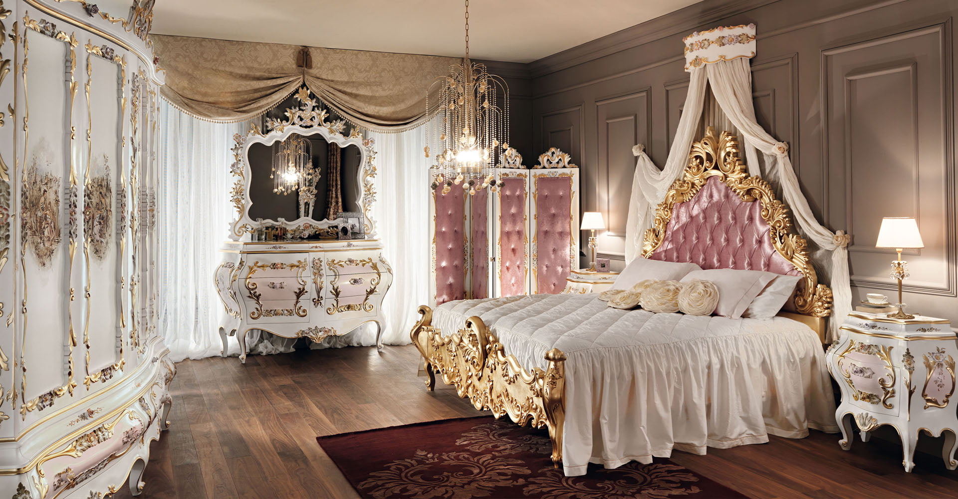9. A baroque bedroom is suitable for a princess
