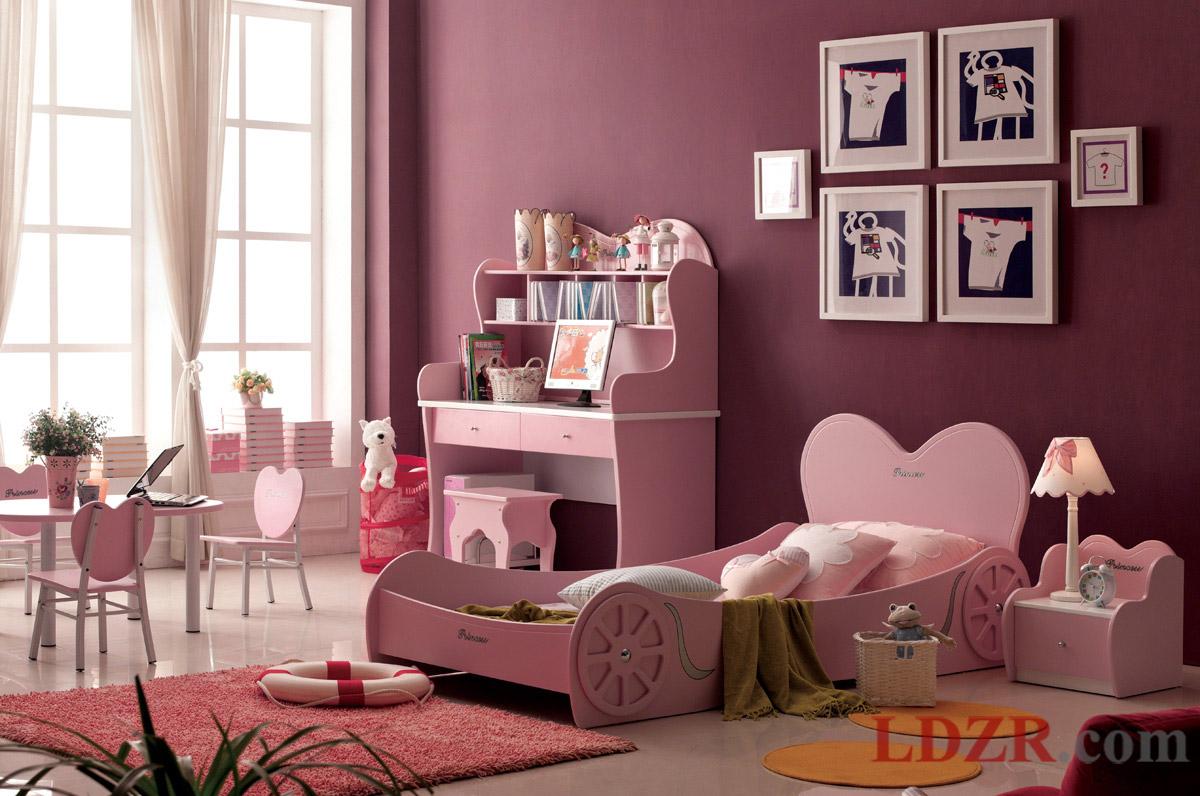 12. Heart-shaped bedroom furniture