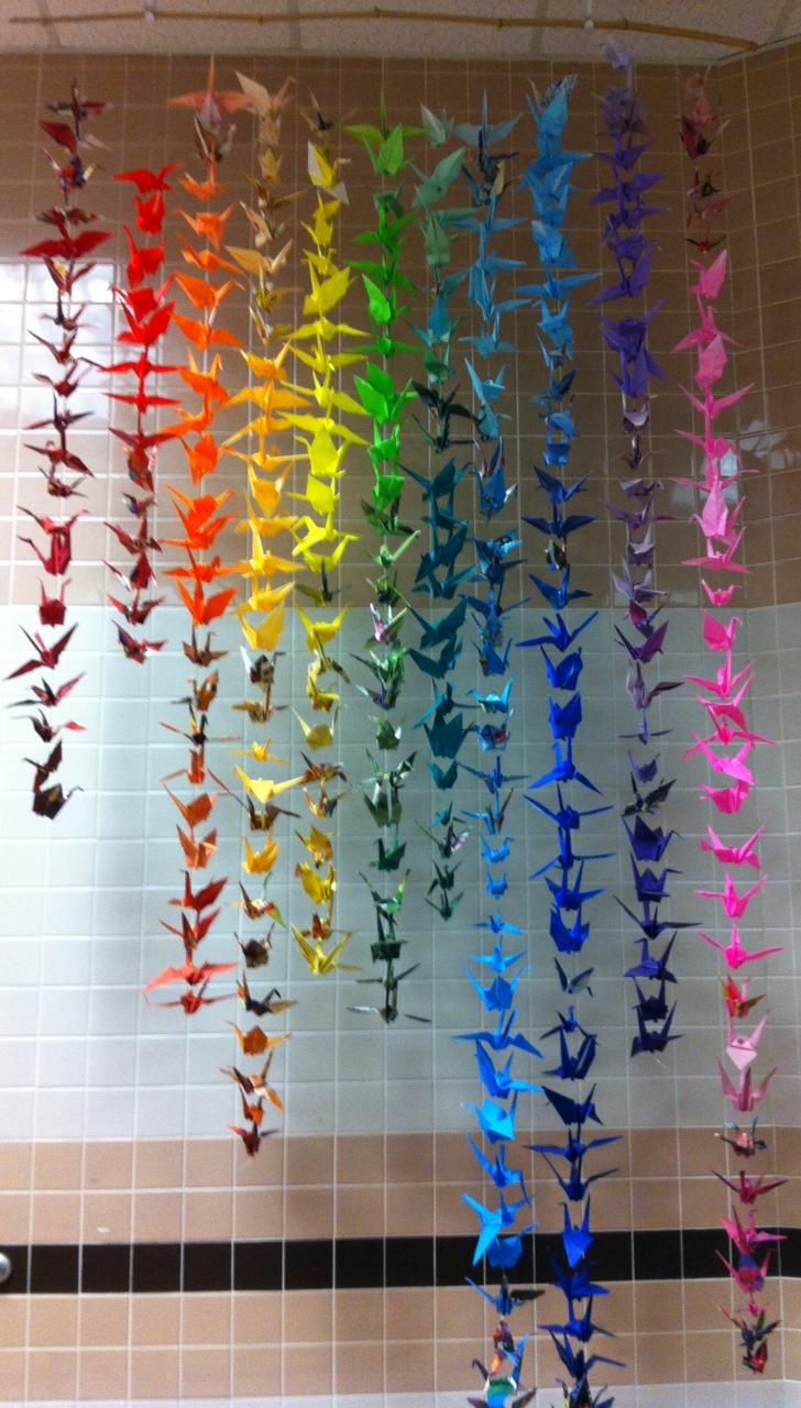 Guide on How to Create a Colorful Rainbow DIY Crane Curtain [Detailed Instructions] homesthetics (6)