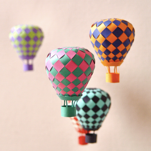 32. HOT AIR PAPER BALLOONS DECORATIONS