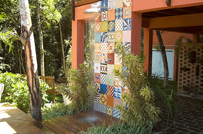 61 Luxuriant Outdoor Showers & Outdoor Bathtubs Exuding Supreme Tranquility and Serendipity