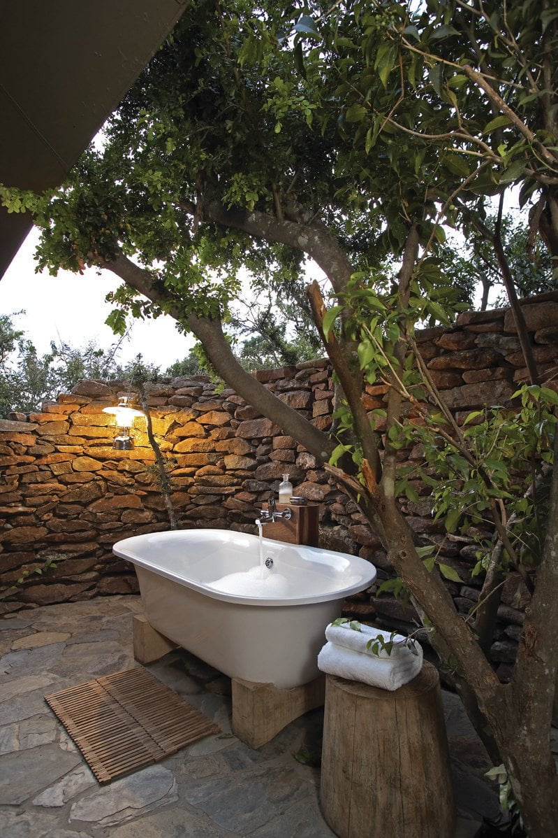 63 Outdoor Showers & Outdoor Bathtubs Exuding Supreme Tranquility and Serendipity homesthetics (33)