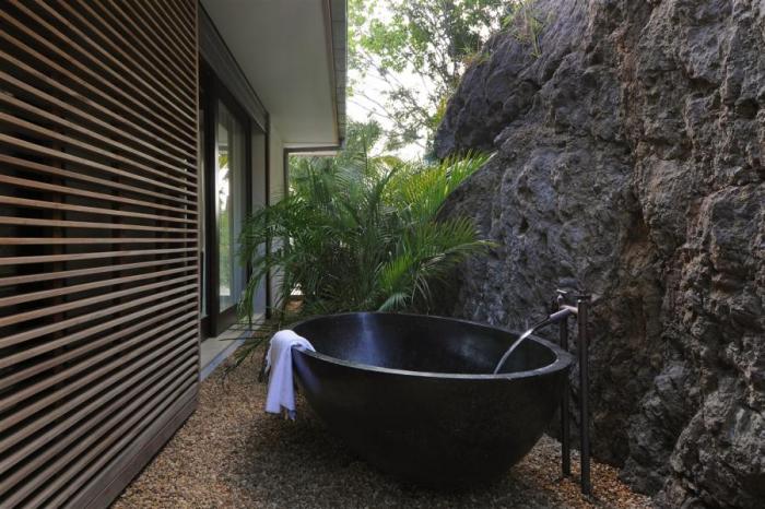 63 Outdoor Showers & Outdoor Bathtubs Exuding Supreme Tranquility and Serendipity homesthetics (34)