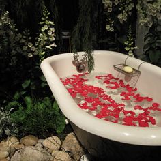 63 Outdoor Showers & Outdoor Bathtubs Exuding Supreme Tranquility and Serendipity homesthetics (50)