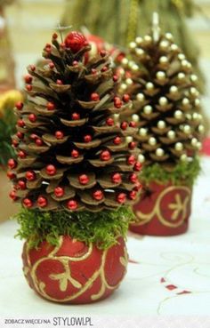 65+ Simply Magical DIY Pinecones Crafts That Will Beautify Your Christmas Decor Homesthetics (1)