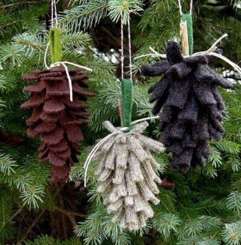 65+ Simply Magical DIY Pinecones Crafts That Will Beautify Your Christmas Decor Homesthetics (10)