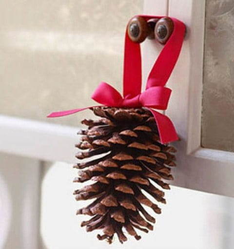 65+ Simply Magical DIY Pinecones Crafts That Will Beautify Your Christmas Decor Homesthetics (19)