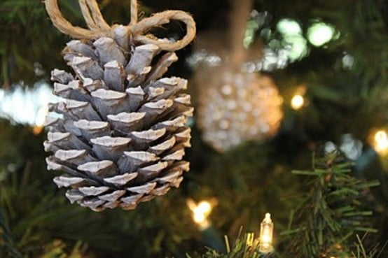 65+ Simply Magical DIY Pinecones Crafts That Will Beautify Your Christmas Decor Homesthetics (20)