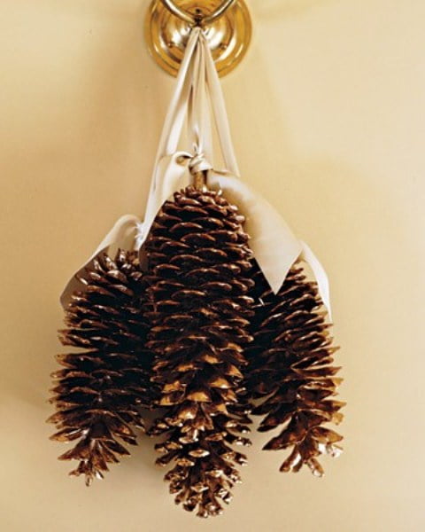 65+ Simply Magical DIY Pinecones Crafts That Will Beautify Your Christmas Decor Homesthetics (24)