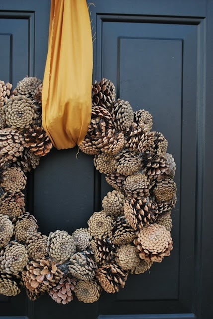 65+ Simply Magical DIY Pinecones Crafts That Will Beautify Your Christmas Decor Homesthetics (31)