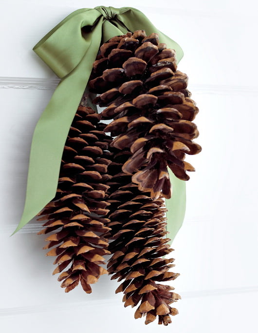 65+ Simply Magical DIY Pinecones Projects That Will Beautify Your Christmas Decor Homesthetics (60)