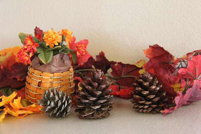 65+ Simply Magical DIY Pinecones Crafts That Will Beautify Your Christmas Decor Homesthetics (43)