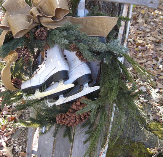 Make-an-Outdoor-Wreath-With-Old-Skates1