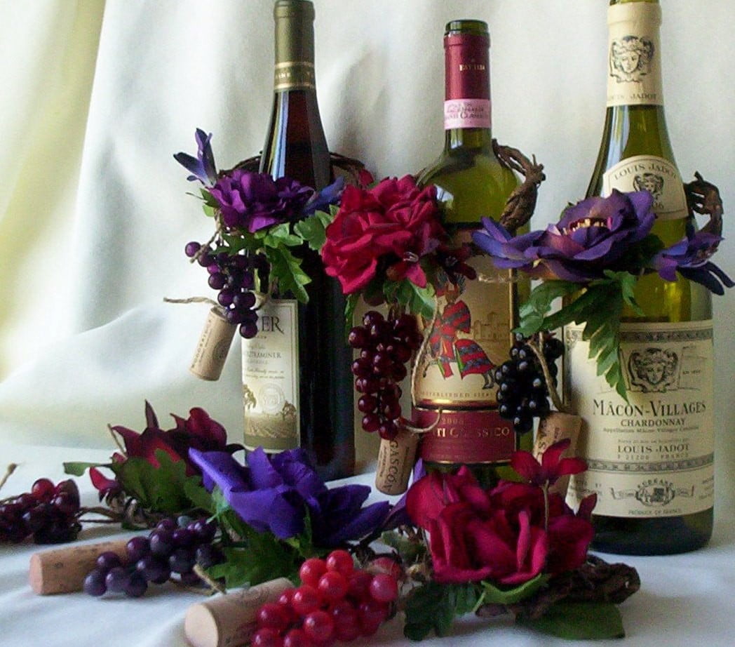 31 Beautiful Wine Bottles For Any Table_homestheitcs (13)