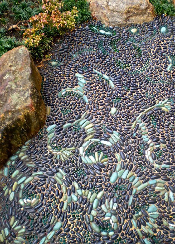 Backyard Landscaping Ideas-15 Magical DIY Pebble Paths That Seem Shaped by The Wind homesthetics (14)
