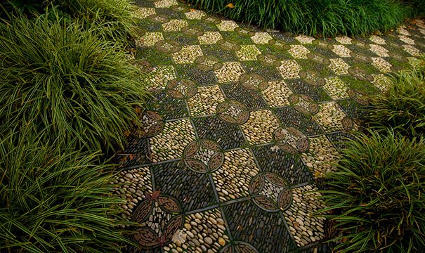 Backyard Landscaping Ideas-15 Magical DIY Pebble Paths That Seem Shaped by The Wind homesthetics (4)