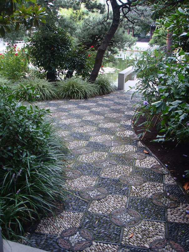 Backyard Landscaping Ideas-15 Magical DIY Pebble Paths That Seem Shaped by The Wind homesthetics (8)
