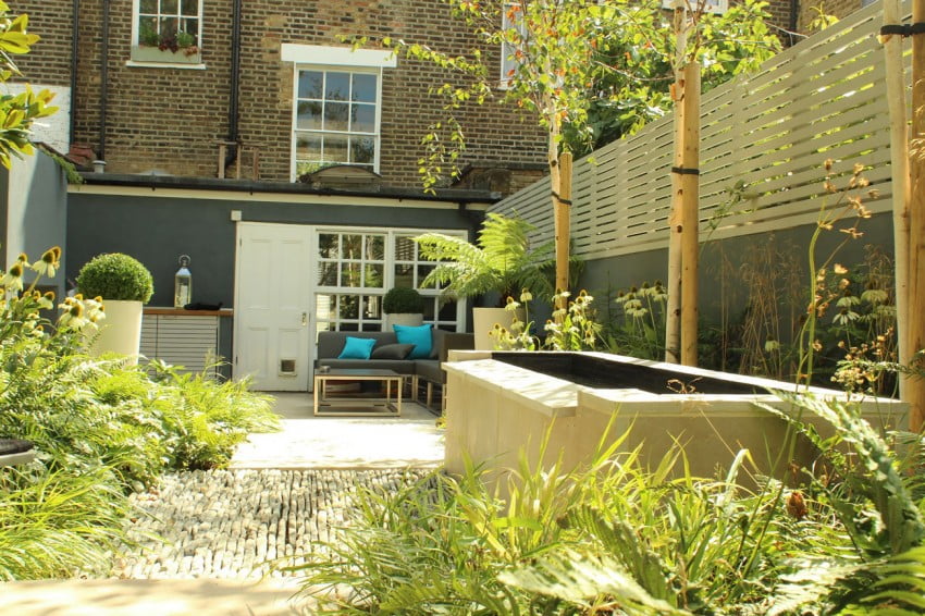 Dense Greenery Complemented by a Rock Texture-Barnsbury Townhouse Garden by Daniel Shea homesthetics (1)