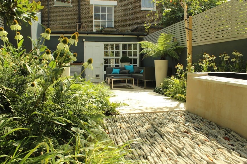 Dense Greenery Complemented by a Rock Texture-Barnsbury Townhouse Garden by Daniel Shea homesthetics (2)