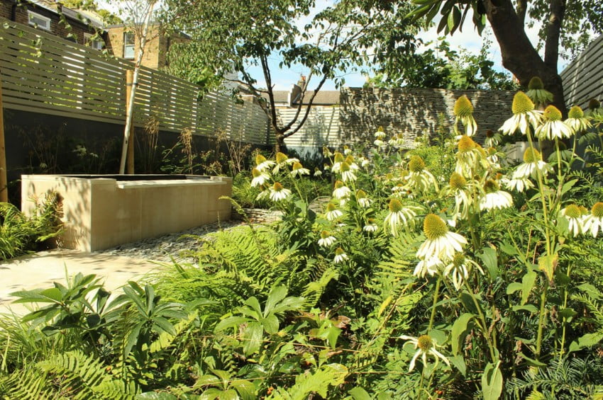 Dense Greenery Complemented by a Rock Texture-Barnsbury Townhouse Garden by Daniel Shea homesthetics (5)