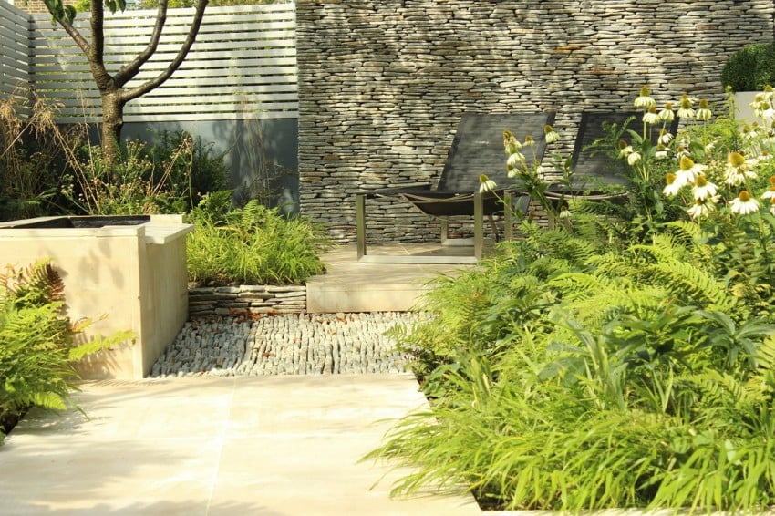 Dense Greenery Complemented by a Rock Texture-Barnsbury Townhouse Garden by Daniel Shea homesthetics (6)