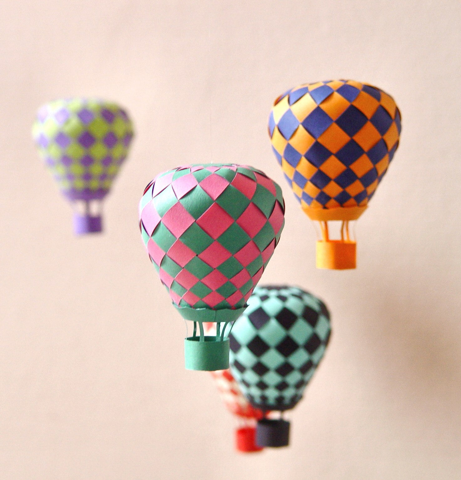Extraordinary Creative DIY Paper Art Project -Colorful Hot Air Balloon Mobile homesthetics decor (6)