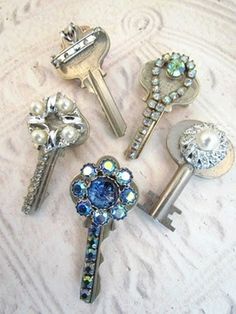 23 Magnificently Beautiful Vintage Looking DIY Key Crafts to Accessorize Your Decor homesthetics (23)