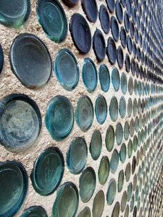 32 Insanely Beautiful Upcycling Projects For Your Home -Recycled Glass Bottle Projects homesthetics decor (1)