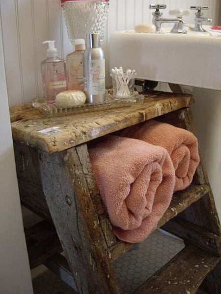 Add Glamour With Small Vintage Bathroom Idea (18)