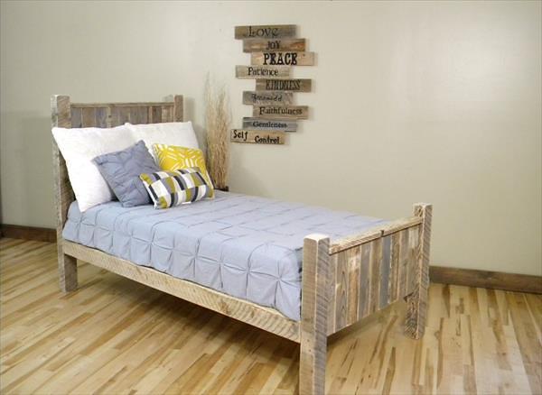 Creatively Recycling Ideas-Top 20 Pallet Beds -homesthetics (22)