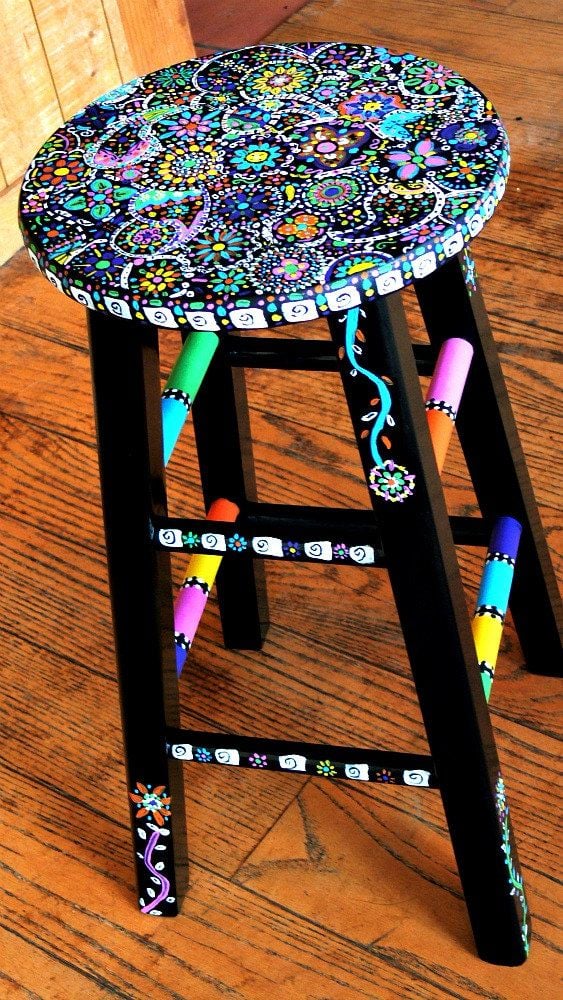 23.DECORATE YOUR CHAIRS