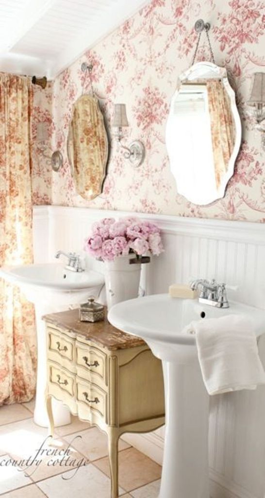 Add Glamour With Small Vintage Bathroom Ideas