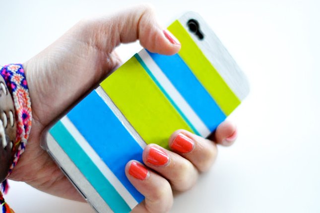Accessorize And Decorate With These 25 DIY iPhone Cases-homesthetics.net (16)