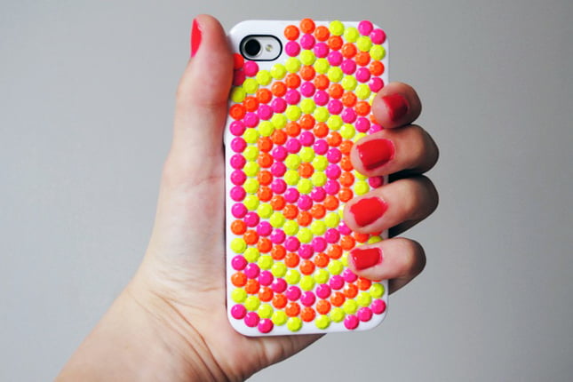 Accessorize And Decorate With These 25 DIY iPhone Cases-homesthetics.net (2)