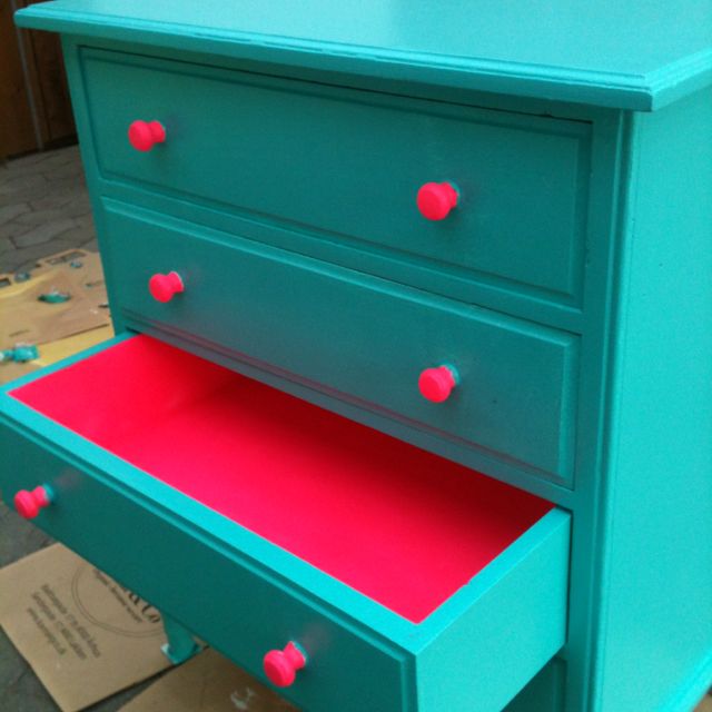 Colorful-Upcycling-Furniture-Projects-homesthetics.net (22)