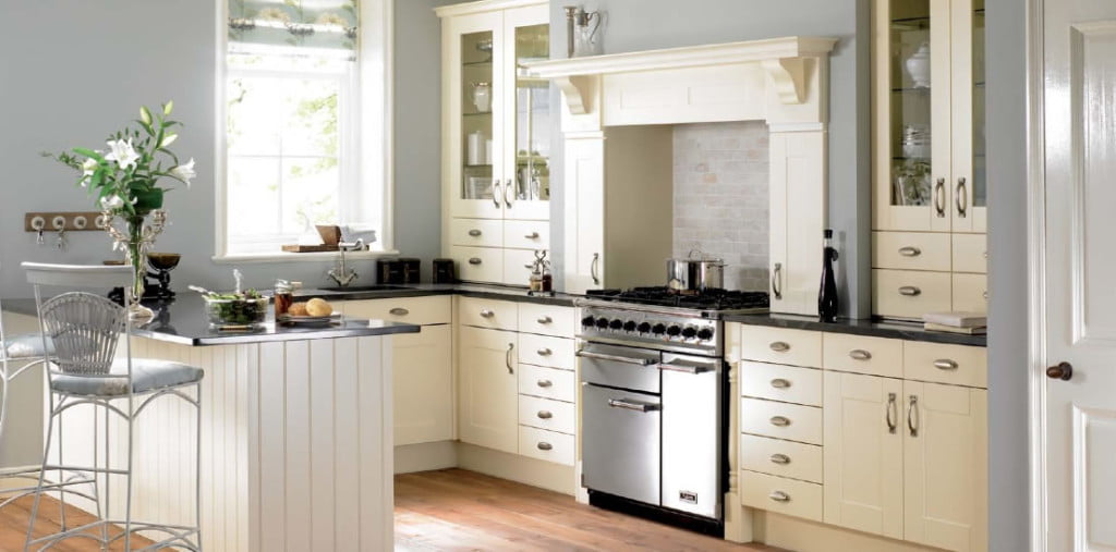 shaker-traditional-kitchen-practical-and-tempting