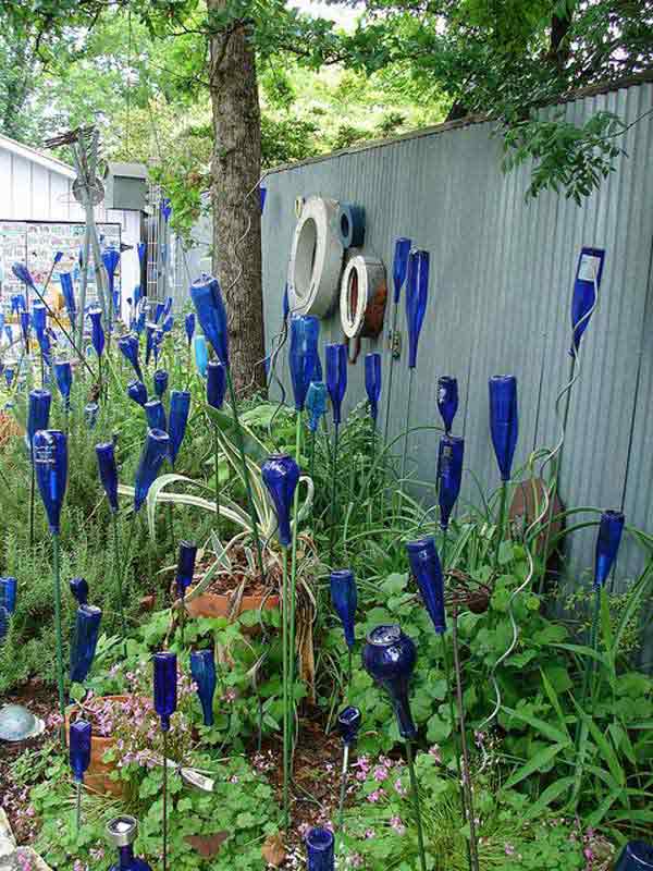 19 Spectacular Sustainable DIY Wine Bottle Outdoor Decorating Ideas homesthetics decor (16)