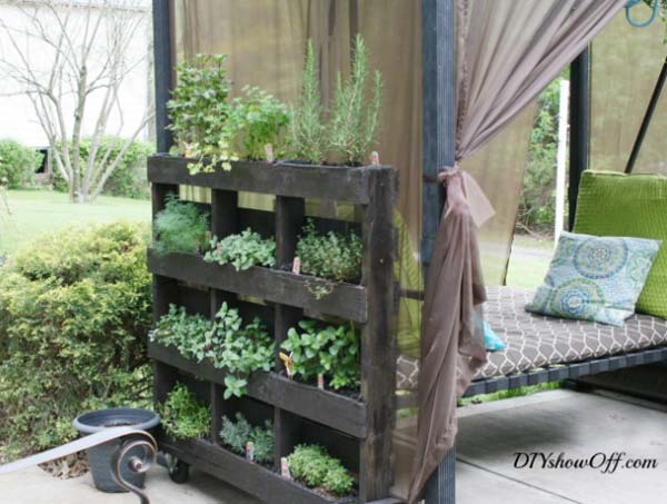 #10 CREATIVE VERTICAL PALLET PLANTER ON WHEELS