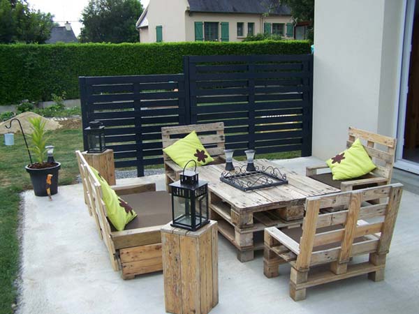 #19 COMPLETE PATIO FURNITURE SET MADE FROM WOODEN PALLETS