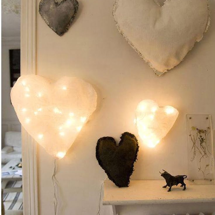 26. PAPER HEART LAMP