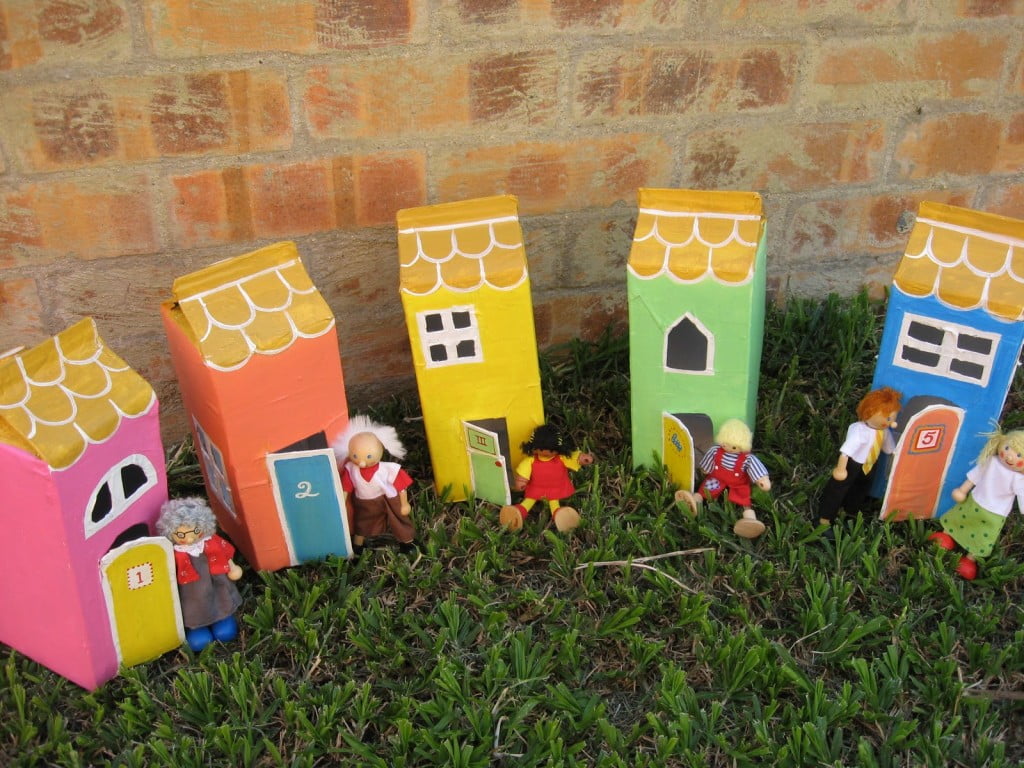 2. COLORFUL PLAY VILLAGE FROM JOYFUL MAMA'S PLACE Paper Mache Projects-homesthetics.net (18)
