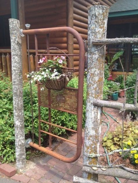 Insanely Beautiful DIY Upcycled Garden Gates That You Will Simply Adore homesthetics recycling windows and doors (16)