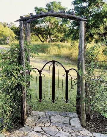 Insanely Beautiful DIY Upcycled Garden Gates That You Will Simply Adore homesthetics recycling windows and doors (18)