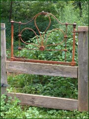 Insanely Beautiful DIY Upcycled Garden Gates That You Will Simply Adore homesthetics recycling windows and doors (19)