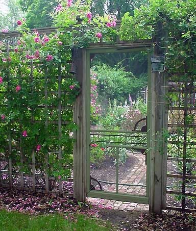 Insanely Beautiful DIY Upcycled Garden Gates That You Will Simply Adore homesthetics recycling windows and doors (20)